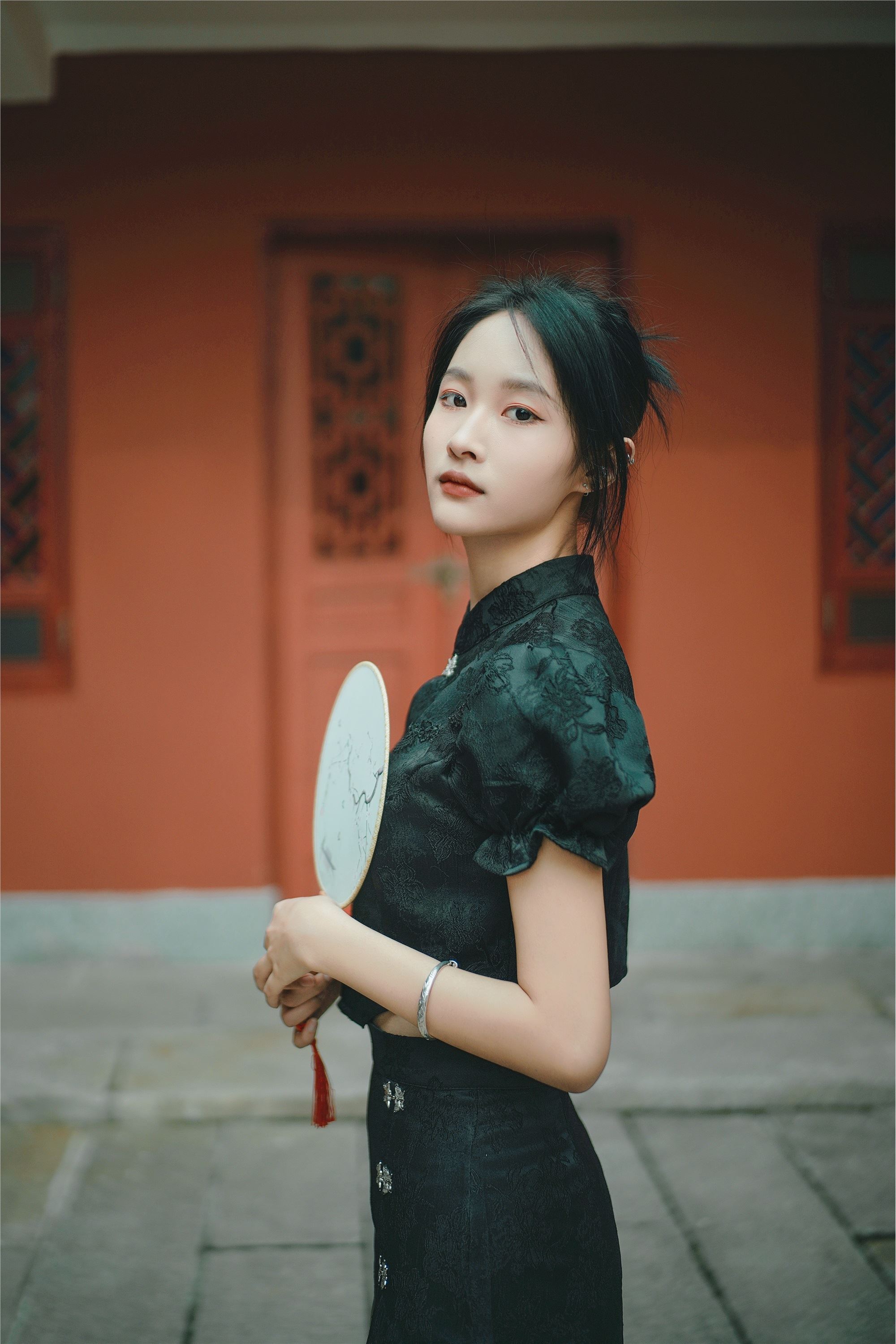 YITUYU艺图语 2025.01.06 娴静犹如花照水 欣欣